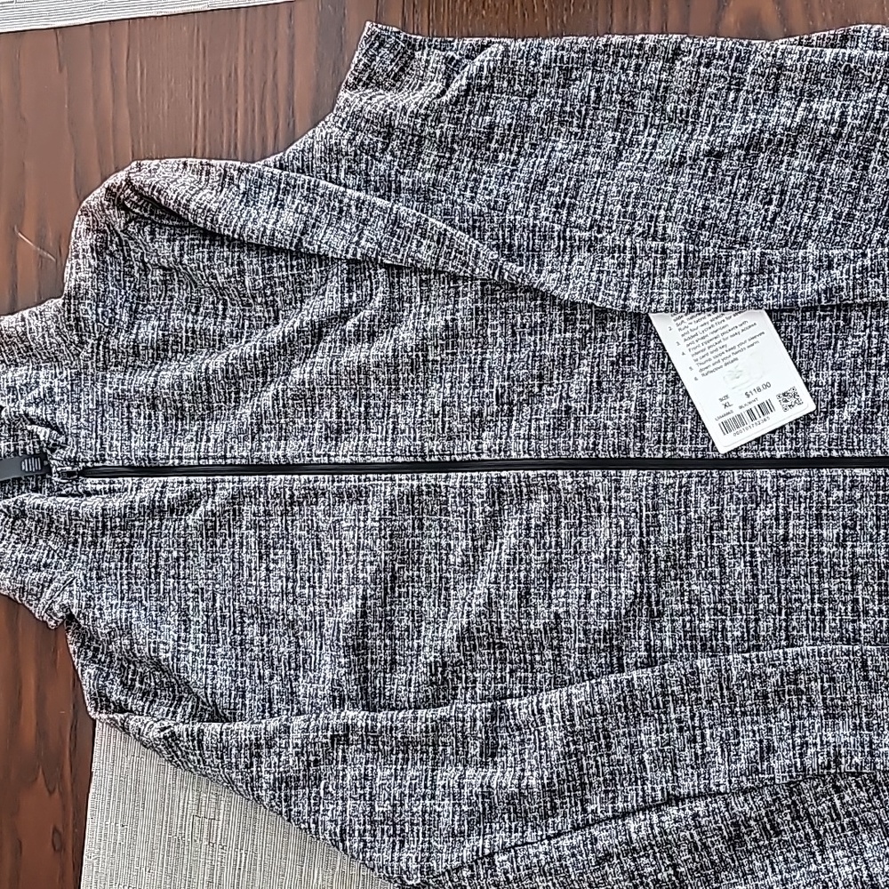 Lululemon jacket - Picture 3 of 5